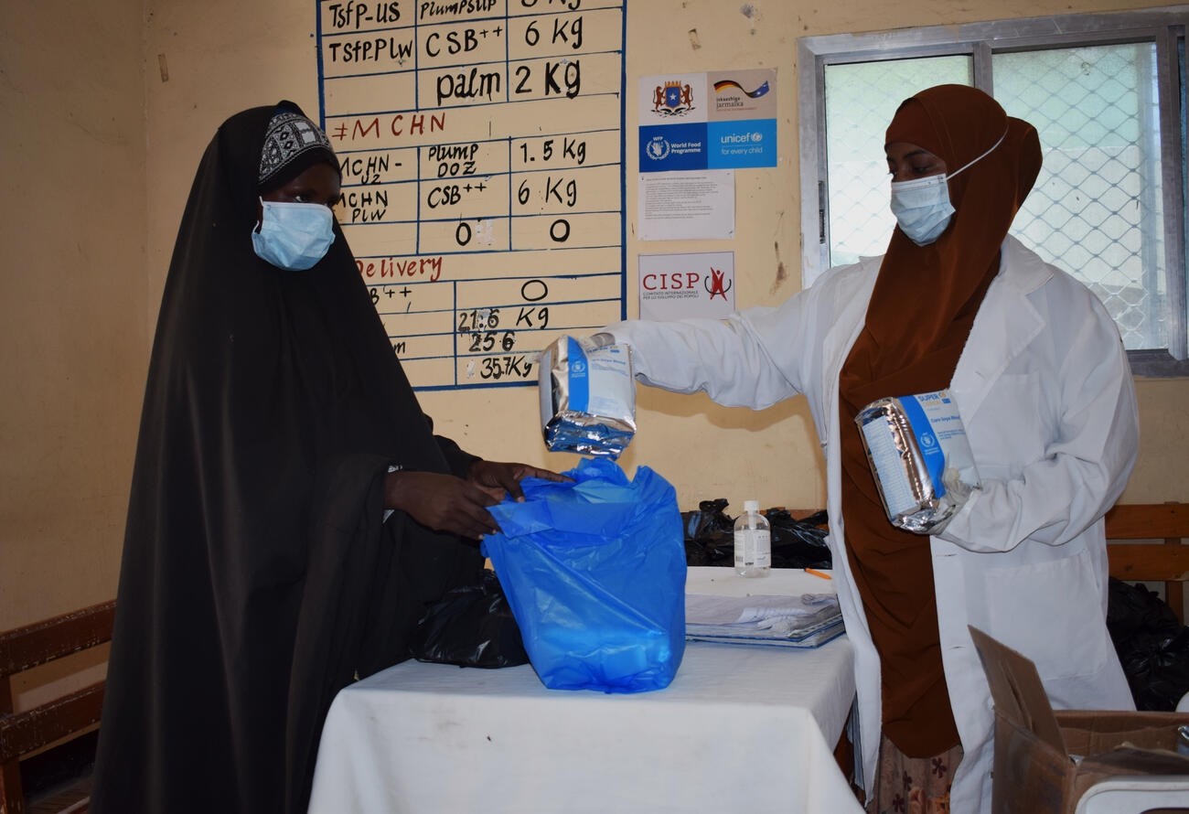 Lucha contra la malnutrición y la desnutrición en el Centro de Salud de Shibis, Somalia
